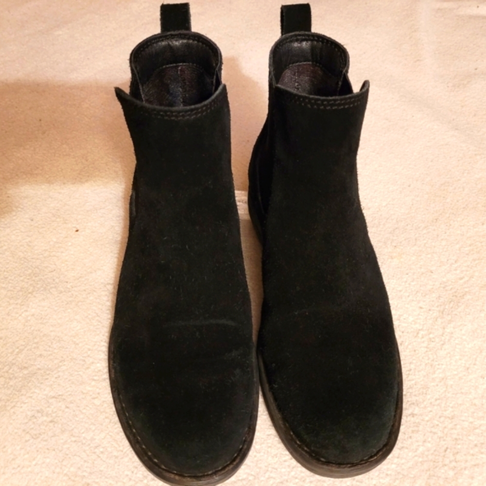 Born Cove Chelsea Suede Booties Waterproof Black Size 7